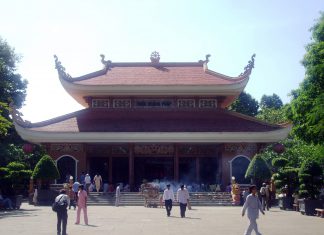 den-chua-le-phat